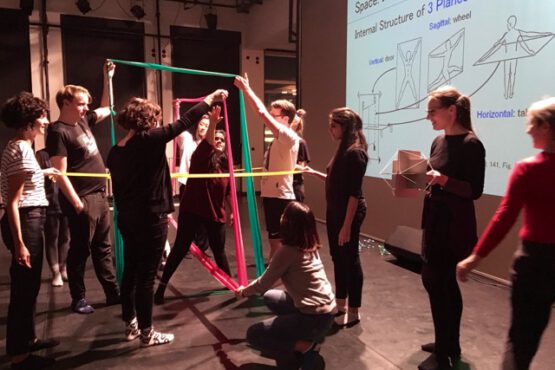 Participants show a performance